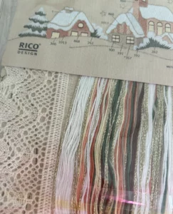 KIT ΣΤΑΜΠΤΩΤΟ ΧΡΙΣΤΟΥΓΕΝΝΙΑΤΙΚΟ ΚΑΡΕ RICO ΧΙΟΝΙΣΜΕΝΑ ΣΠΙΤΙΑ ΜΕ ΔΑΝΤΕΛΑ - Image 3