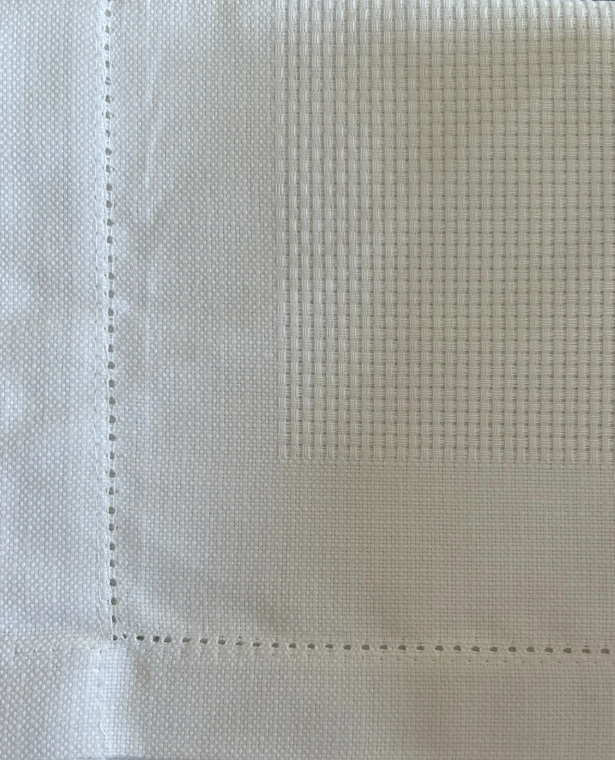 kaiti-ergoxeira-kenthmata-christougenniatiko-karre-leyko-yfasma